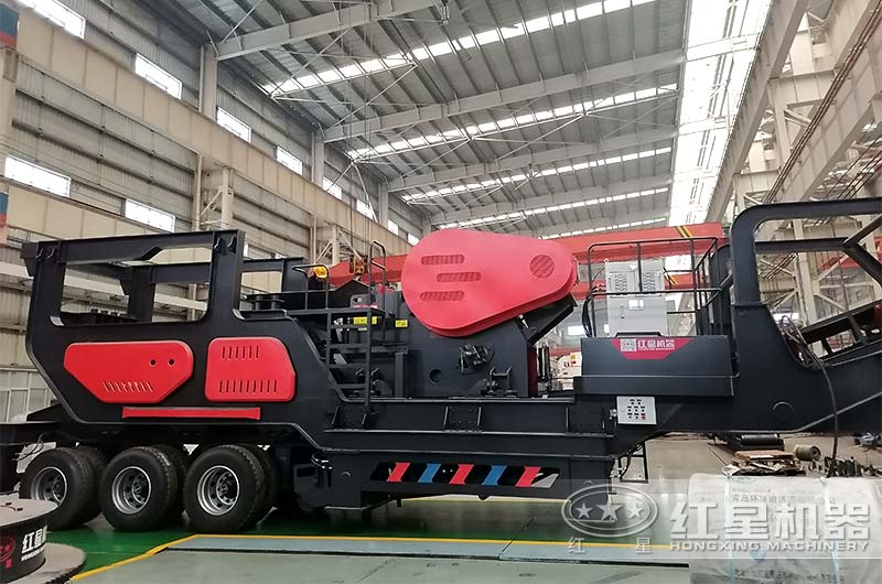 移動(dòng)鄂式破碎機(jī)實(shí)拍 移動(dòng)鄂式破碎機(jī)實(shí)拍