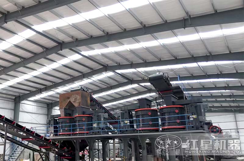 大型復(fù)合式破碎機制砂現(xiàn)場 大型復(fù)合式破碎機制砂現(xiàn)場