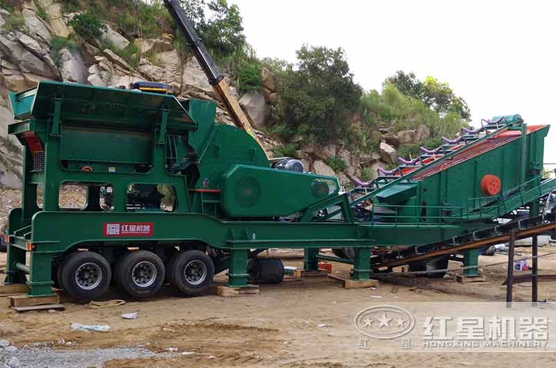 移動(dòng)重錘式破碎機(jī)現(xiàn)場 移動(dòng)重錘式破碎機(jī)現(xiàn)場