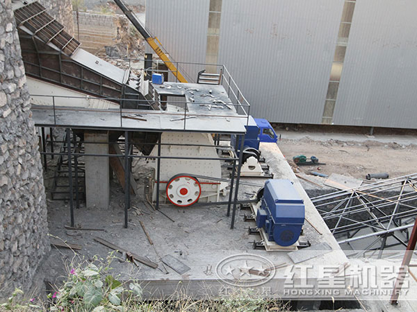 安裝、調試好投入生產的重錘頭破碎機